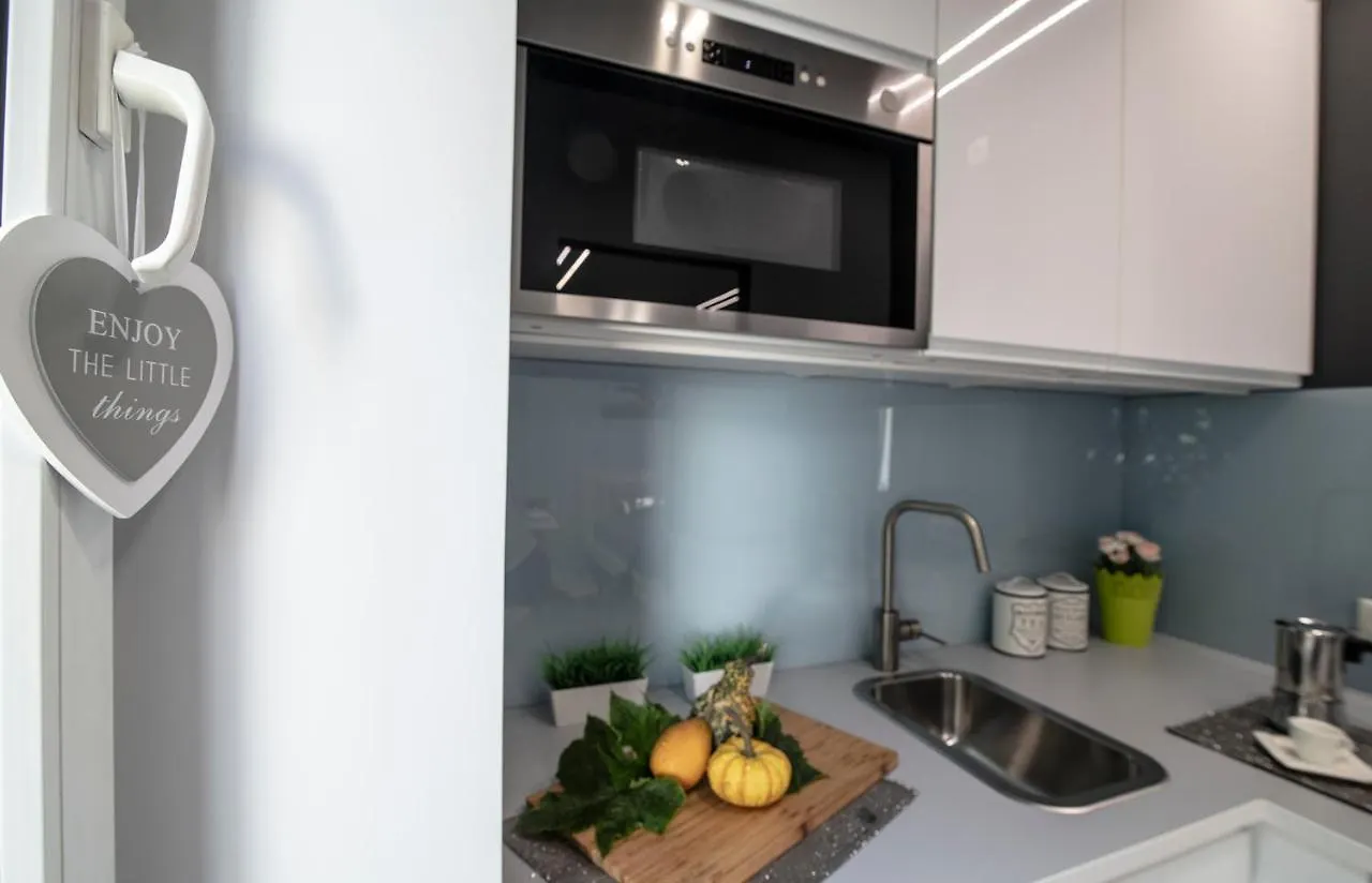 Wlr Apartments - Hoza III Warsaw 0*,  Poland